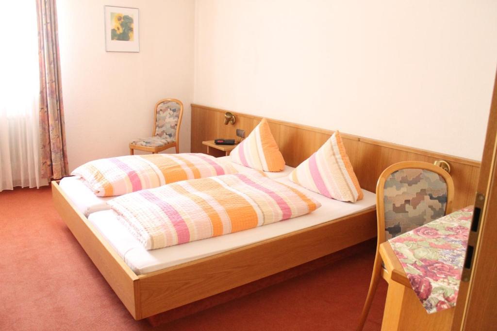Gasthof Kreuz Hotel Heitersheim Room photo